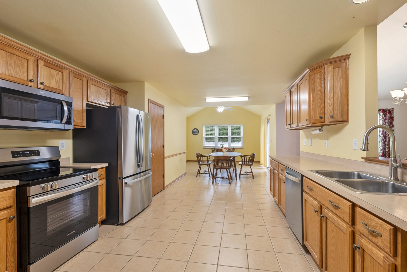 1582 Sun Ridge Drive Property Photo 10