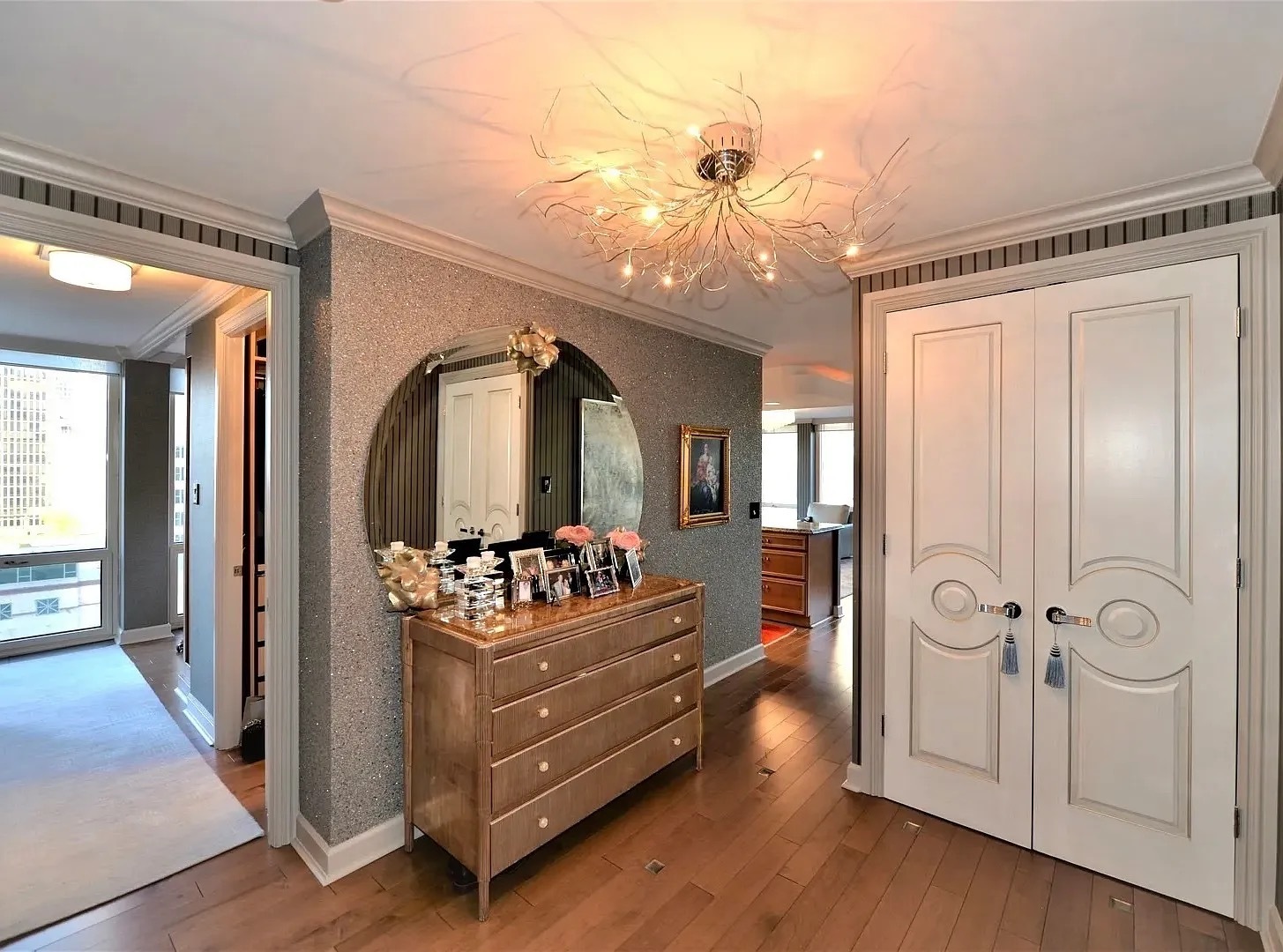 111 E Chestnut Street 22a Property Photo 3