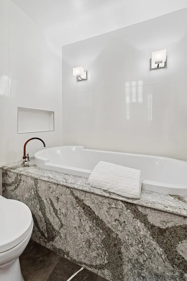 111 E Chestnut Street 22a Property Photo 23