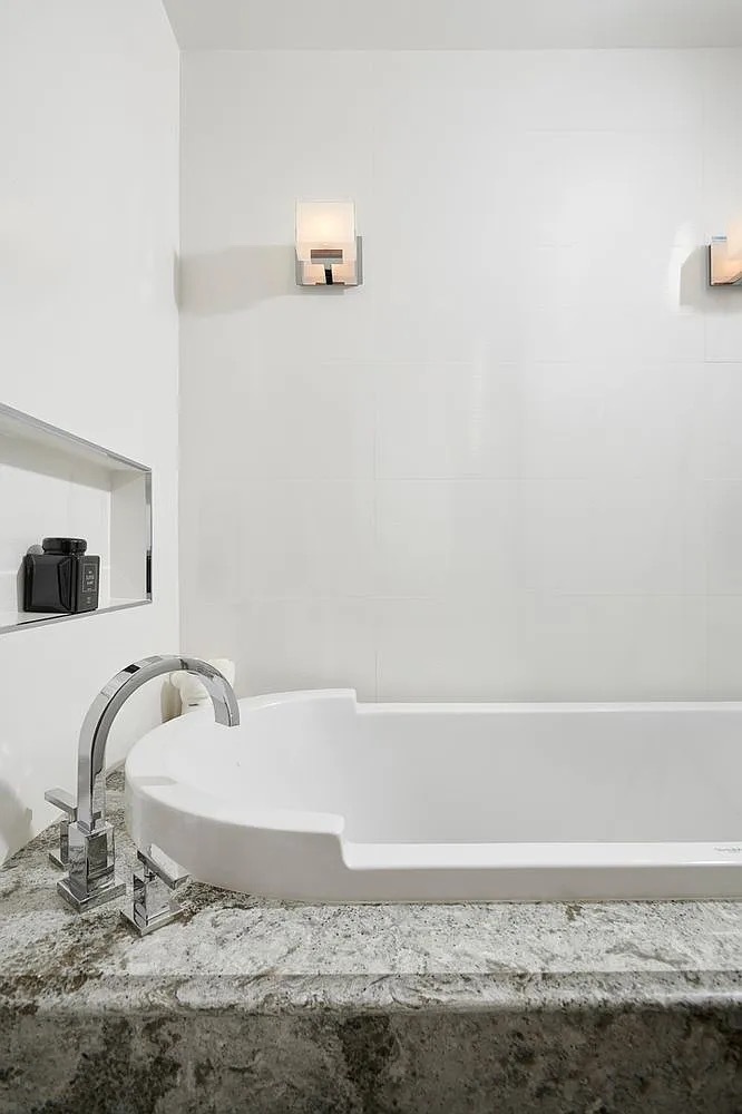 111 E Chestnut Street 22a Property Photo 24