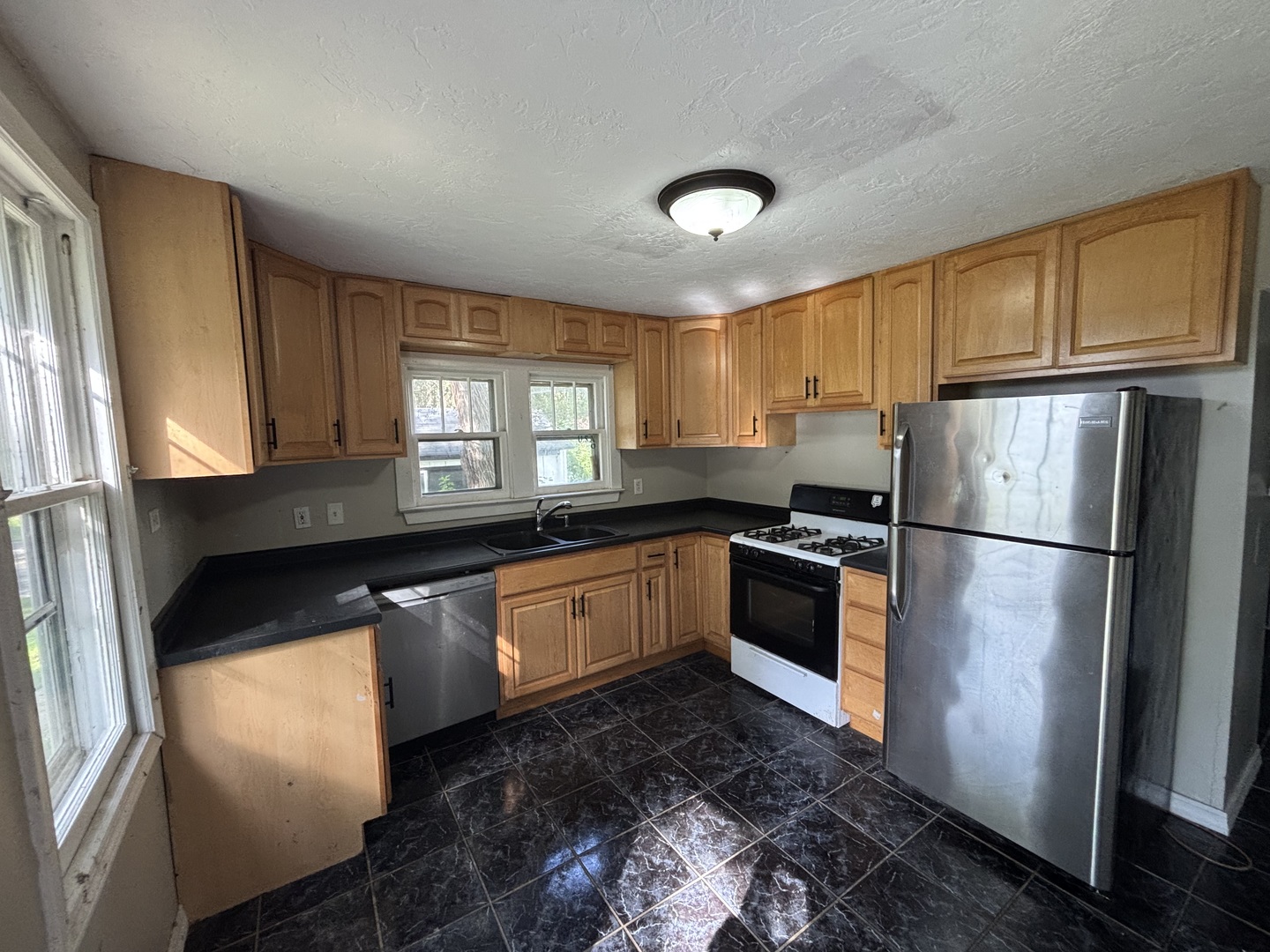 25420 W Golfview Avenue Property Photo 4