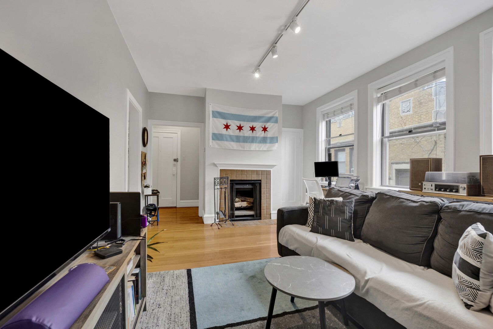 636 W Waveland Avenue 4d Property Photo 3