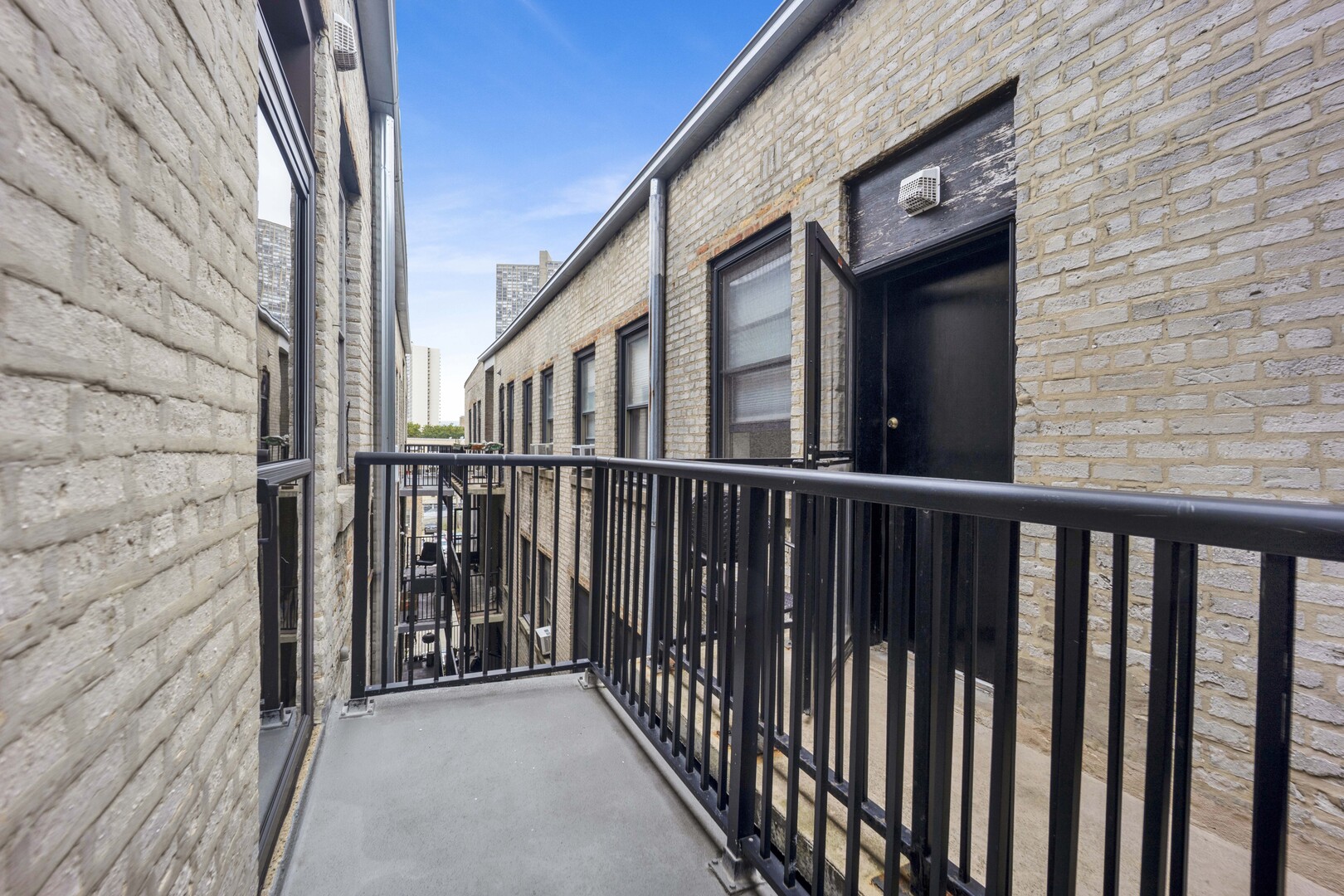 636 W Waveland Avenue 4d Property Photo 12