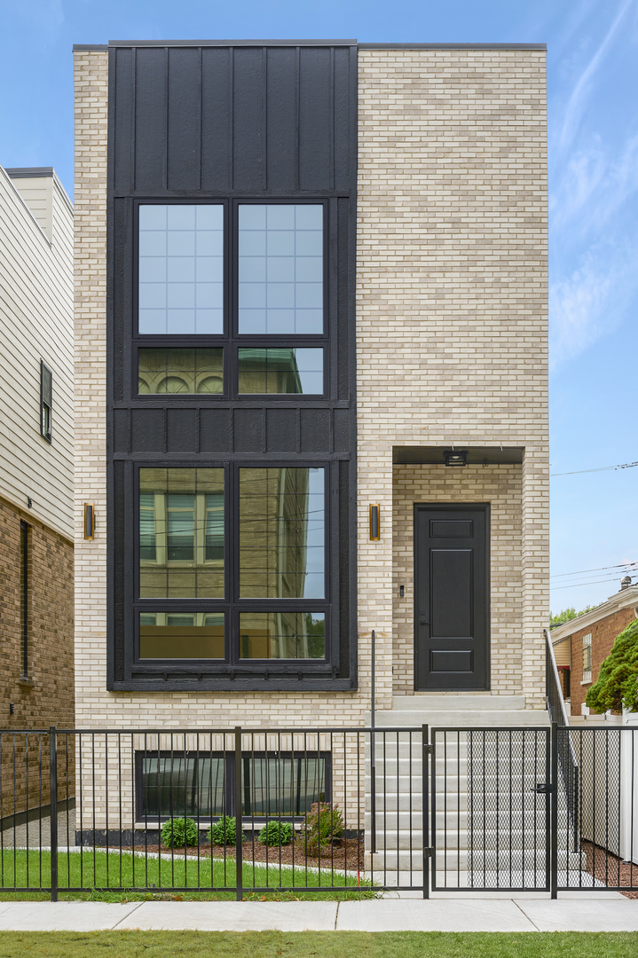513 W 28th Place Property Photo 1
