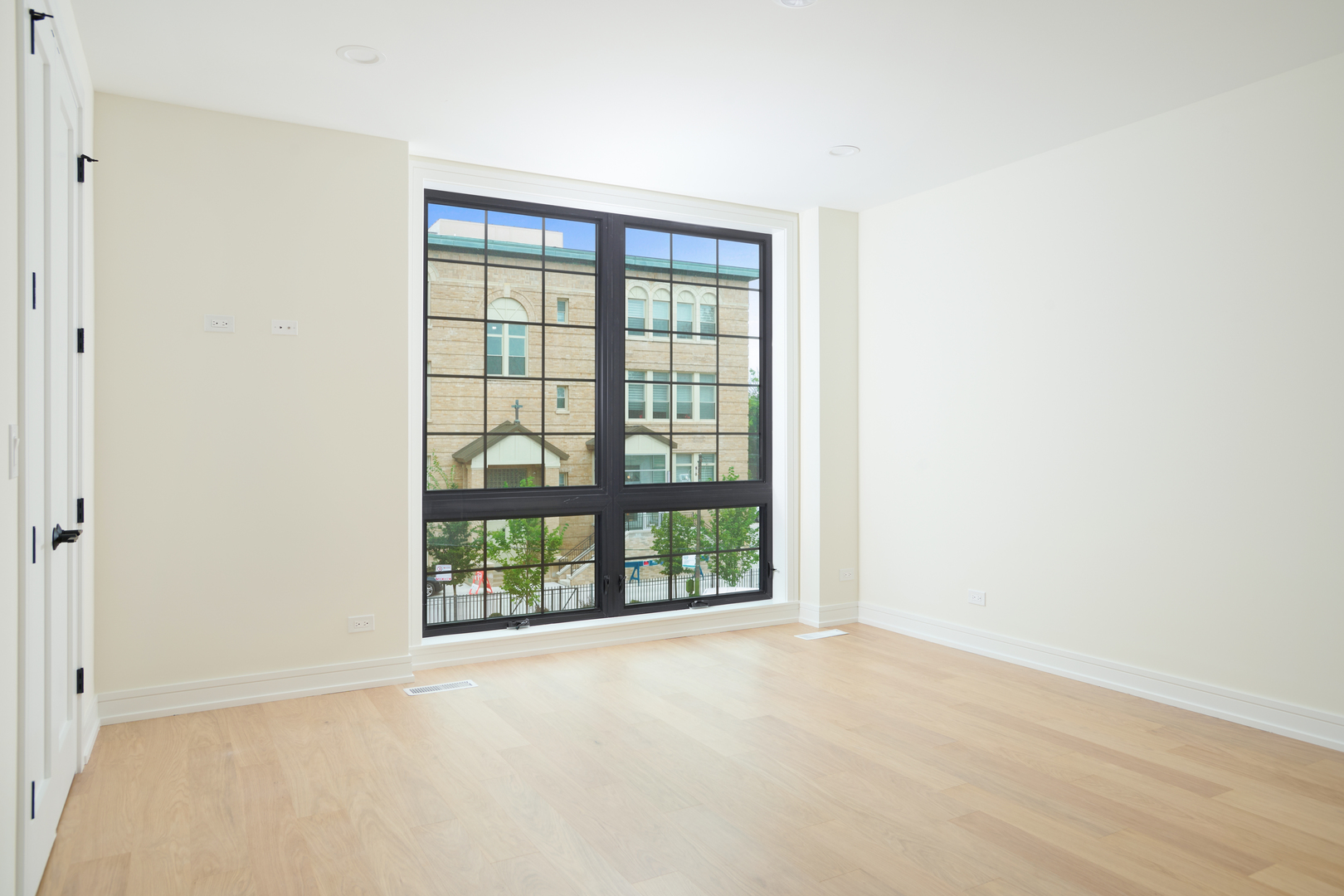 513 W 28th Place Property Photo 14
