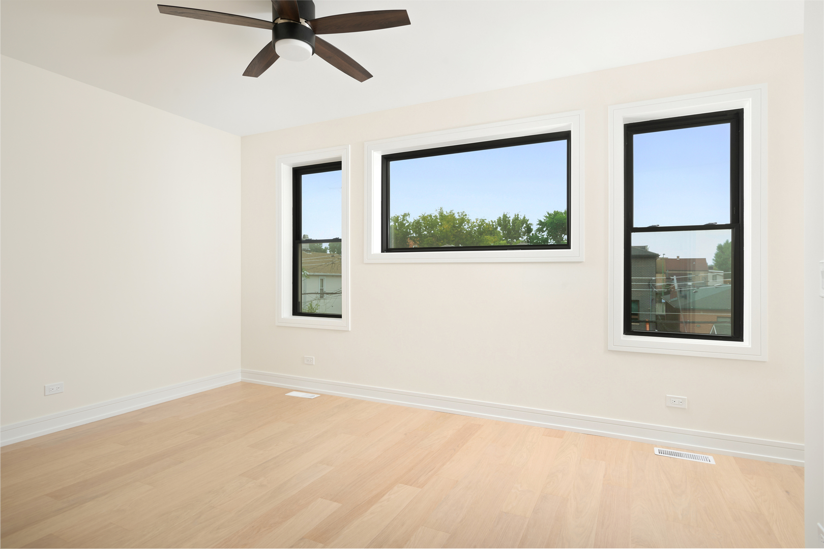513 W 28th Place Property Photo 17