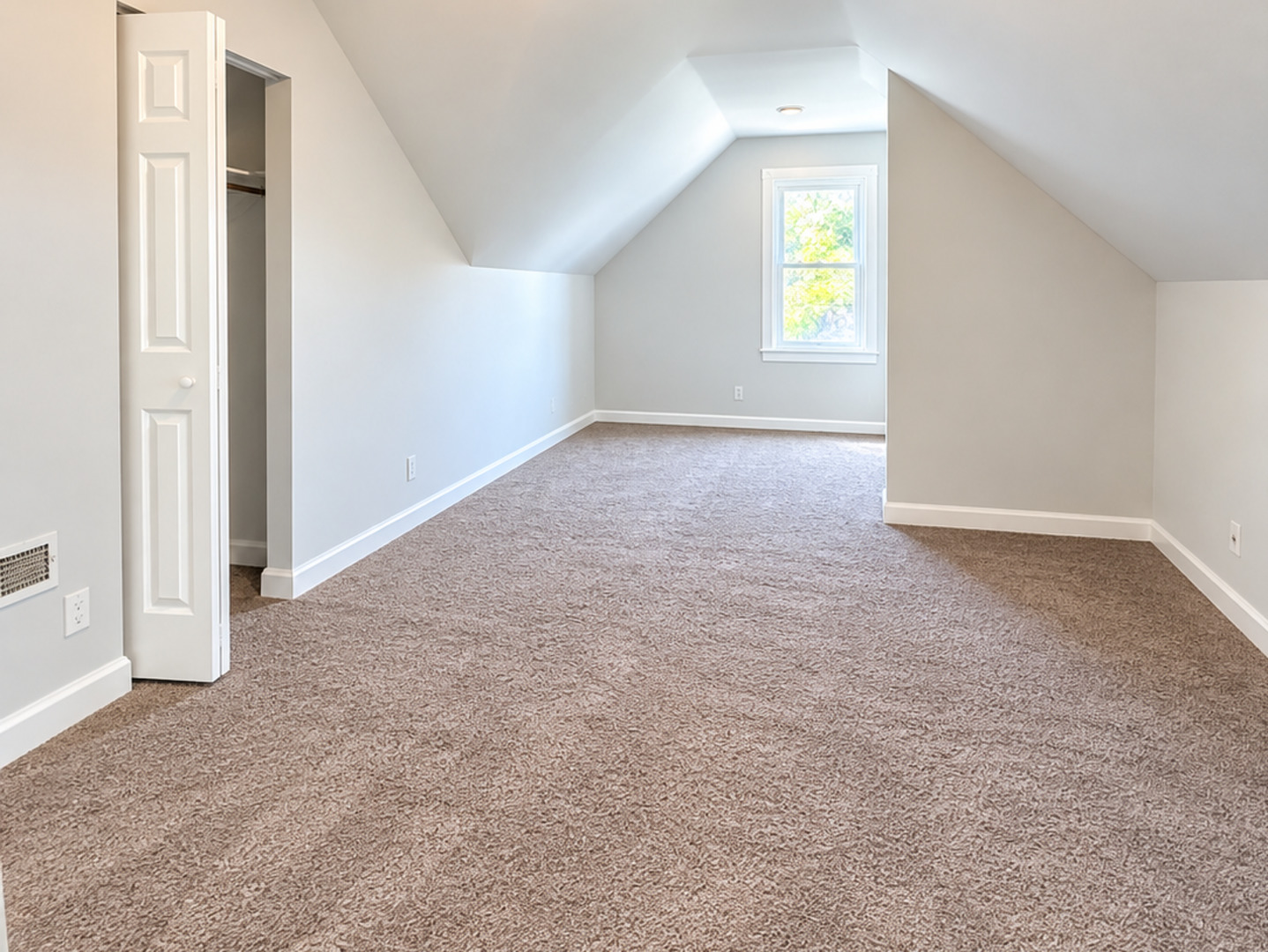 8510 S Burnham Avenue Property Photo 8