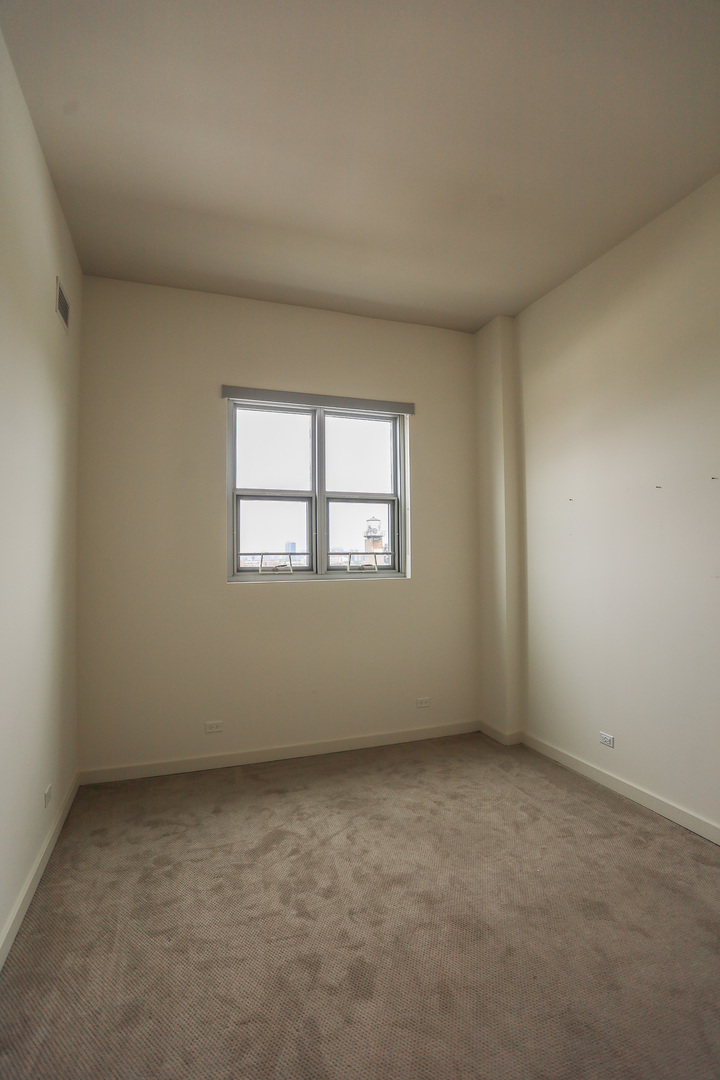 910 W Huron Street 1409 Property Photo 12