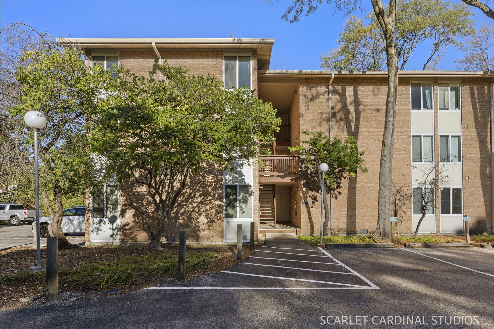 5805 Oakwood Drive E Property Photo 1