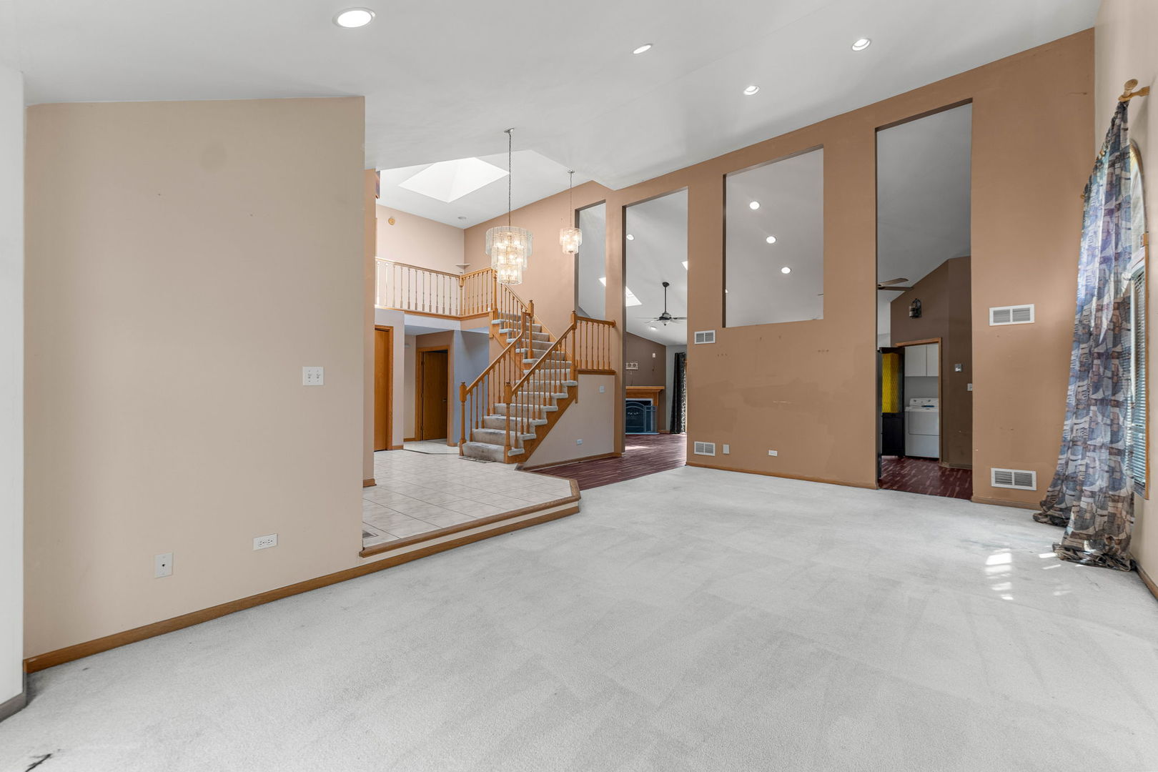 230 Lakeview Court Property Photo 4