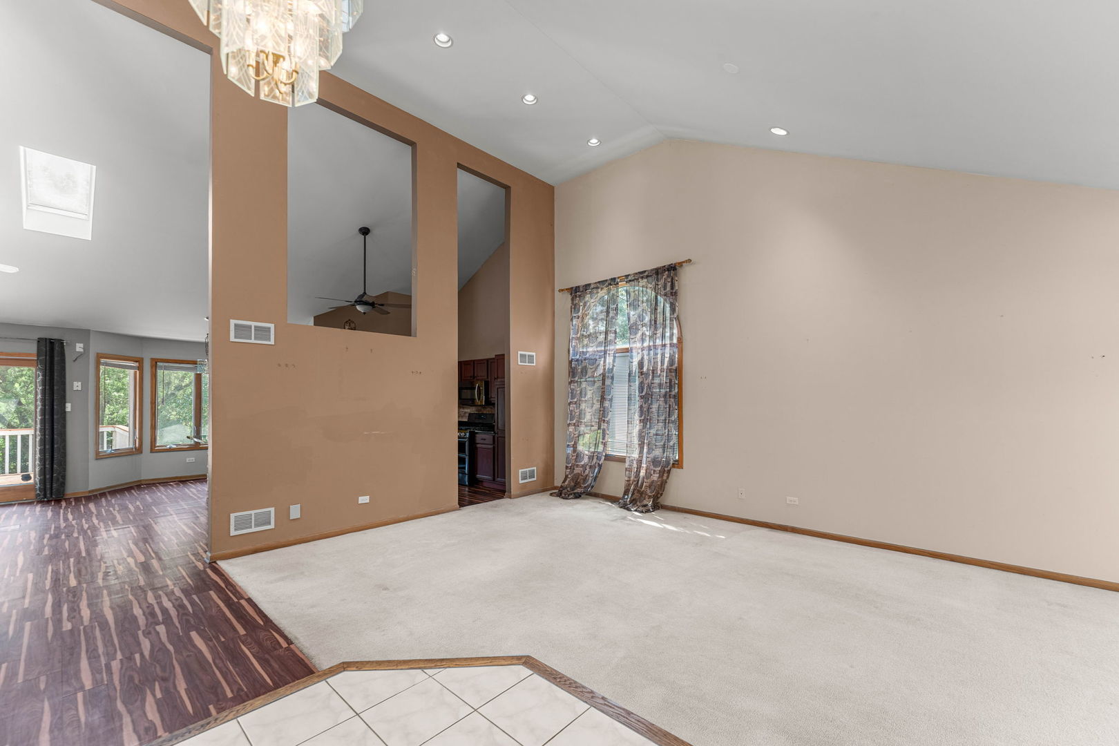230 Lakeview Court Property Photo 5