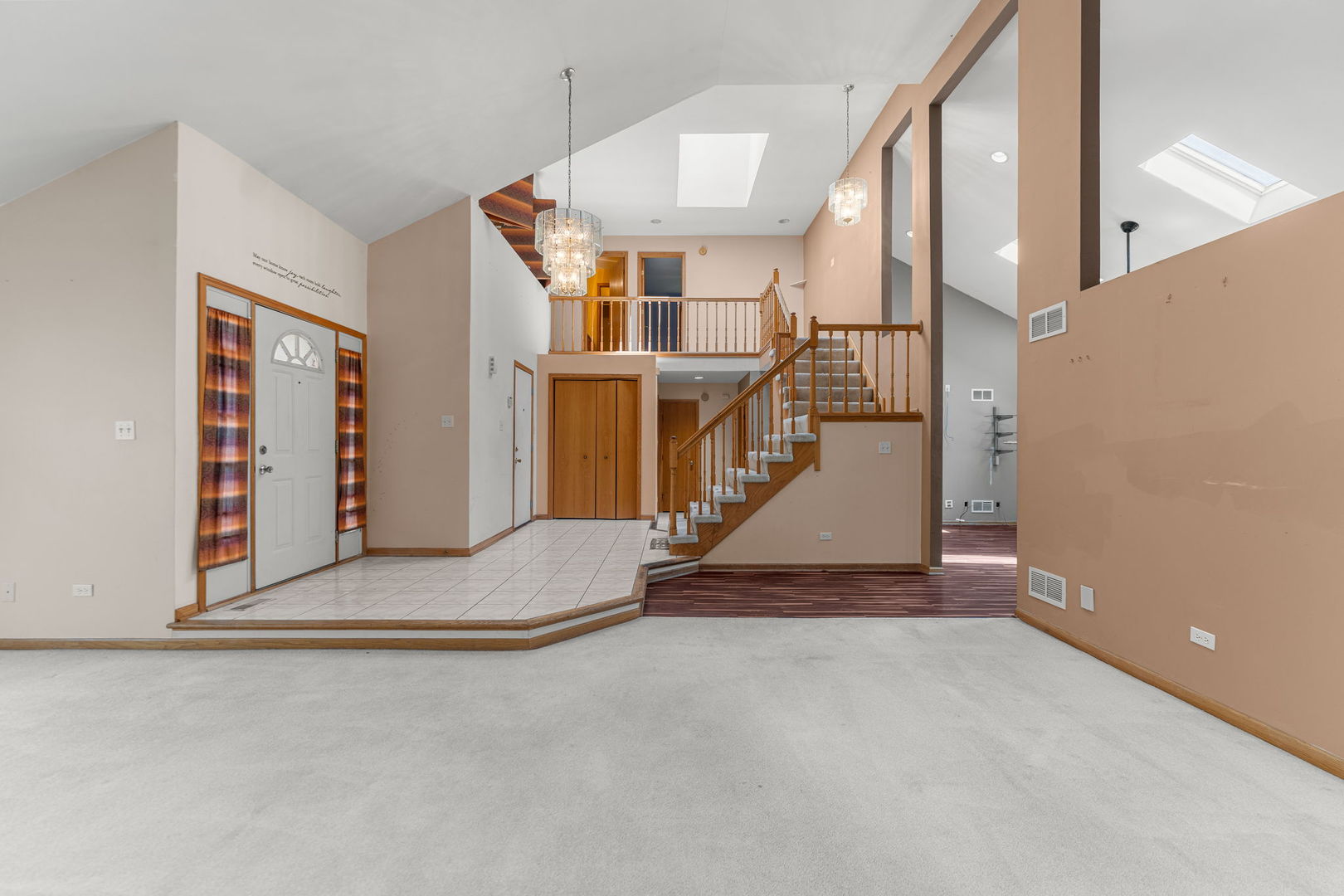 230 Lakeview Court Property Photo 6