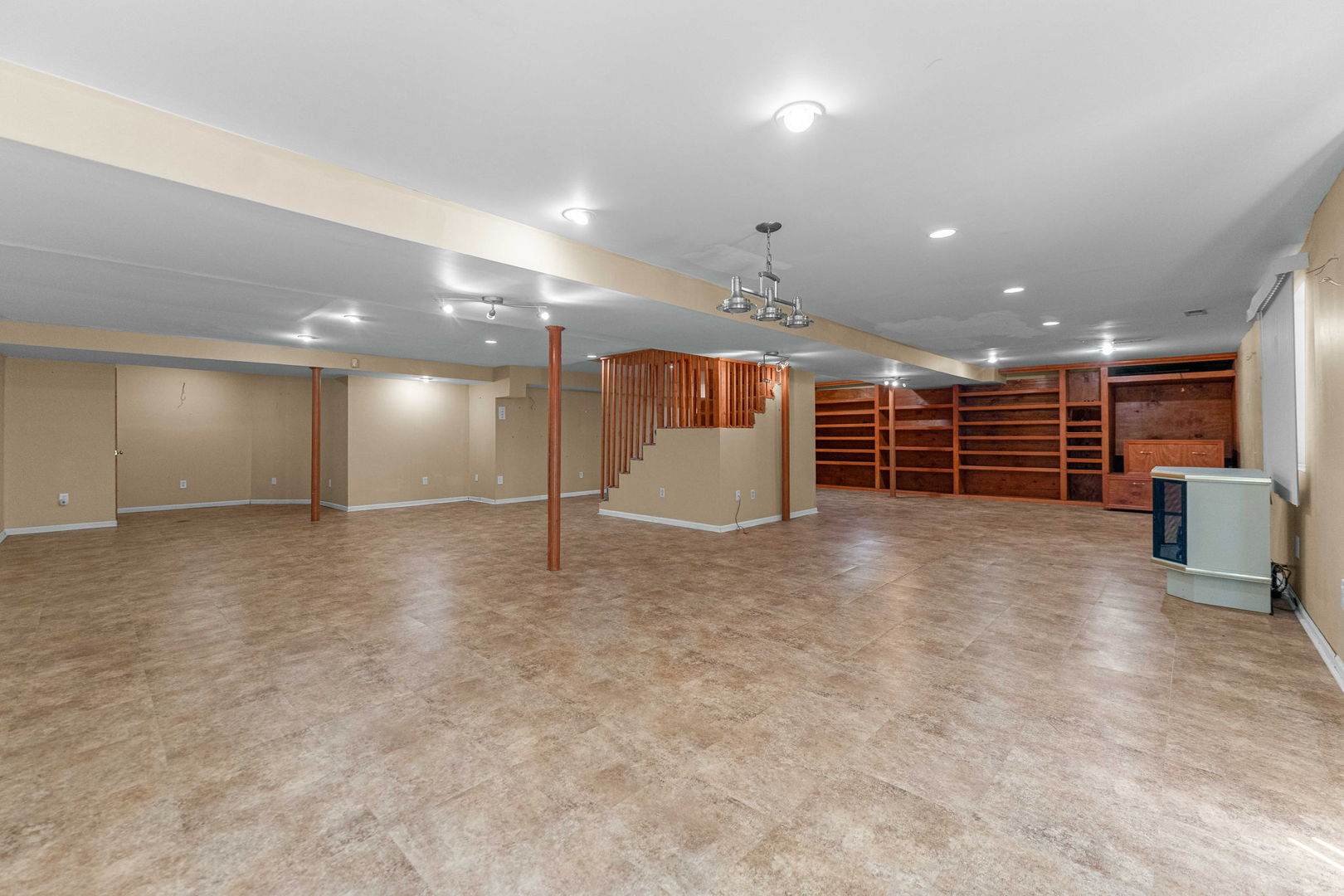 230 Lakeview Court Property Photo 34