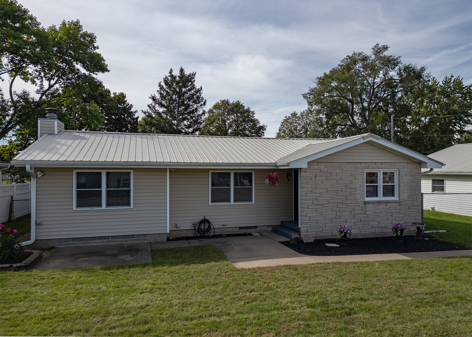 1309 Hiawatha Lane Property Photo 2