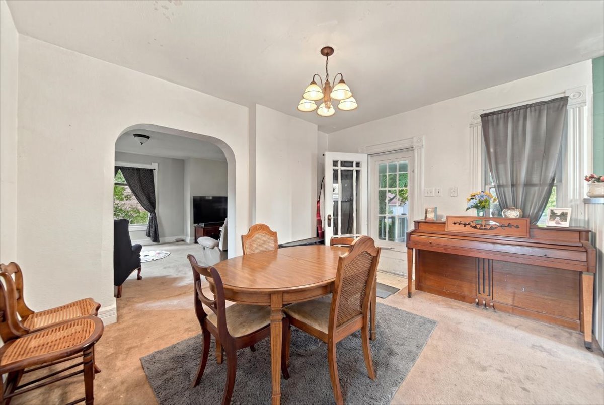 312 S Dement Avenue Property Photo 3
