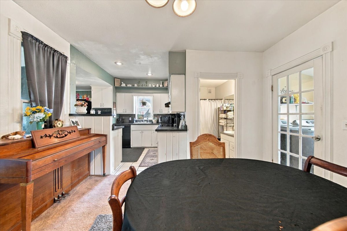 312 S Dement Avenue Property Photo 4
