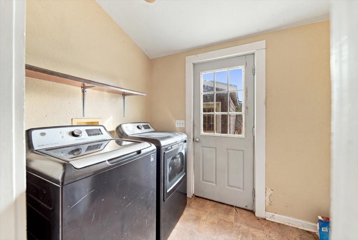312 S Dement Avenue Property Photo 8
