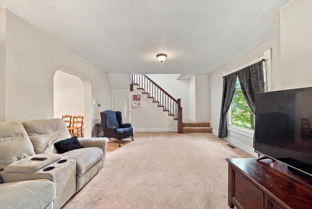312 S Dement Avenue Property Photo 10