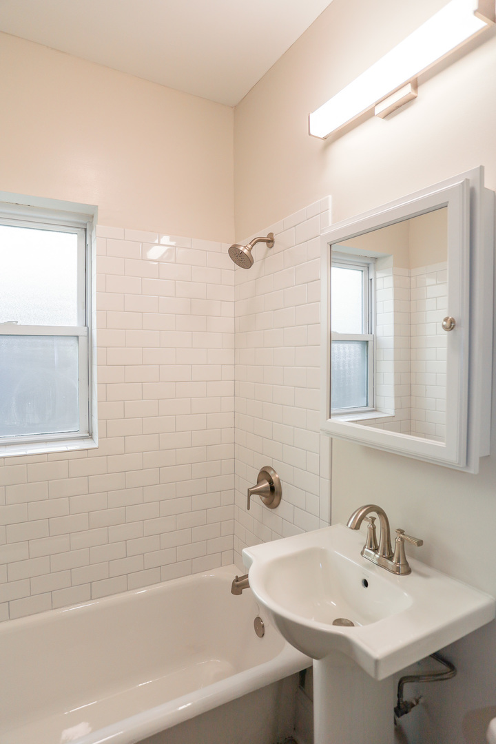 5746 S Stony Island Avenue 1-1 Property Photo 10