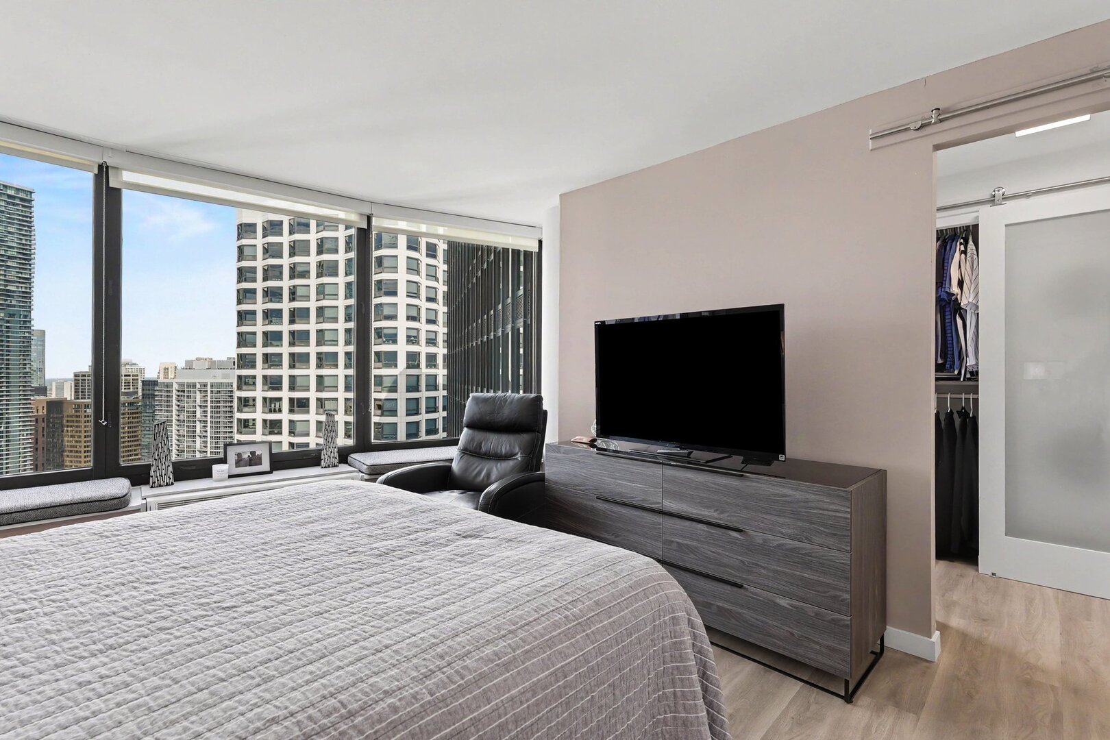 155 N Harbor Drive 4913 Property Photo 16