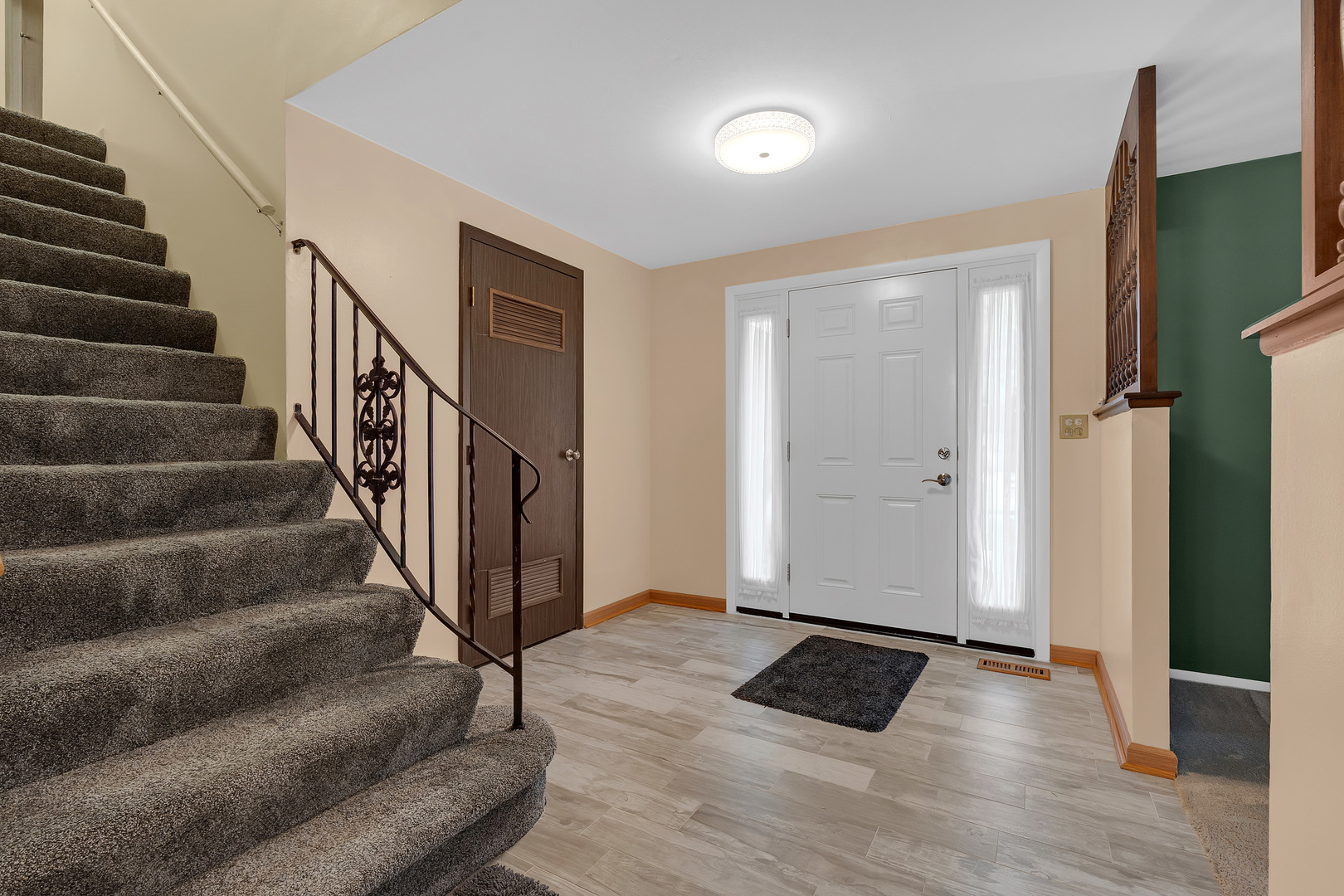 864 Pinehurst Lane Property Photo 3