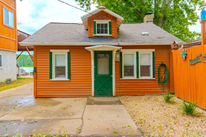 5446 N River Road Property Photo 2