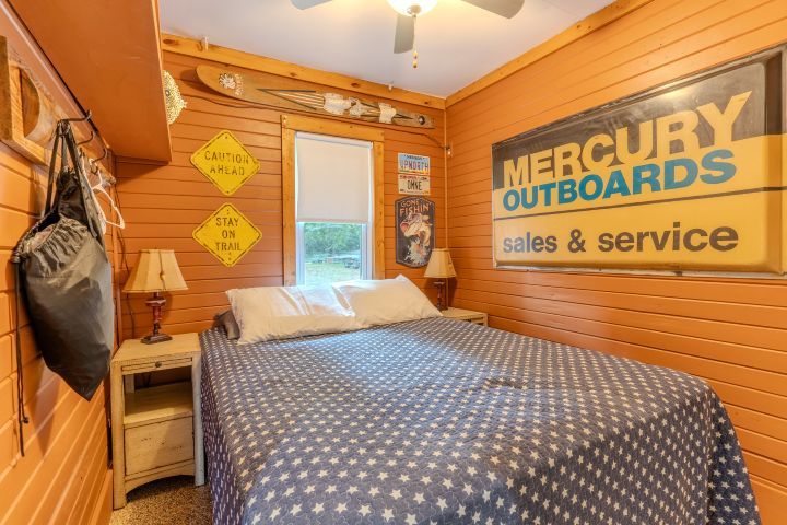 5446 N River Road Property Photo 6