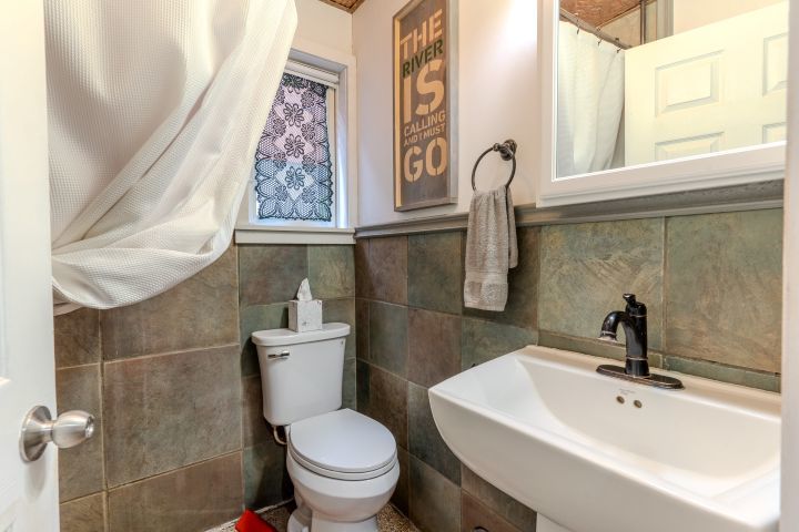 5446 N River Road Property Photo 7