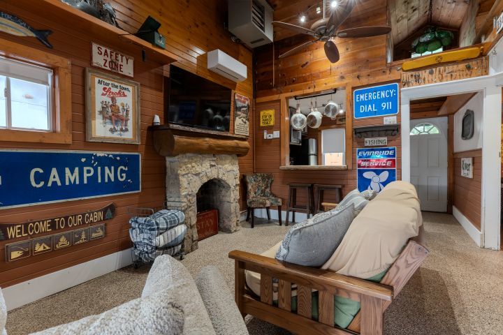 5446 N River Road Property Photo 10