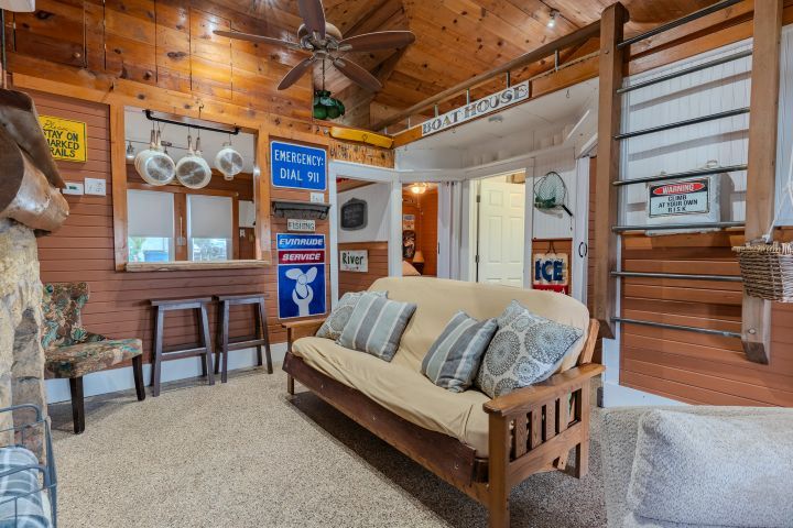 5446 N River Road Property Photo 14