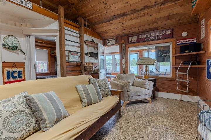 5446 N River Road Property Photo 15