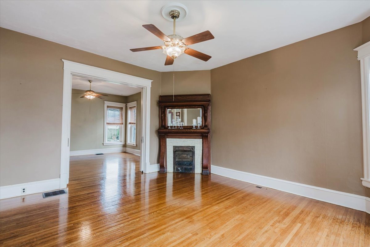 302 W Wood Street Property Photo 8