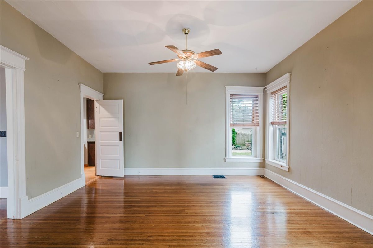 302 W Wood Street Property Photo 18