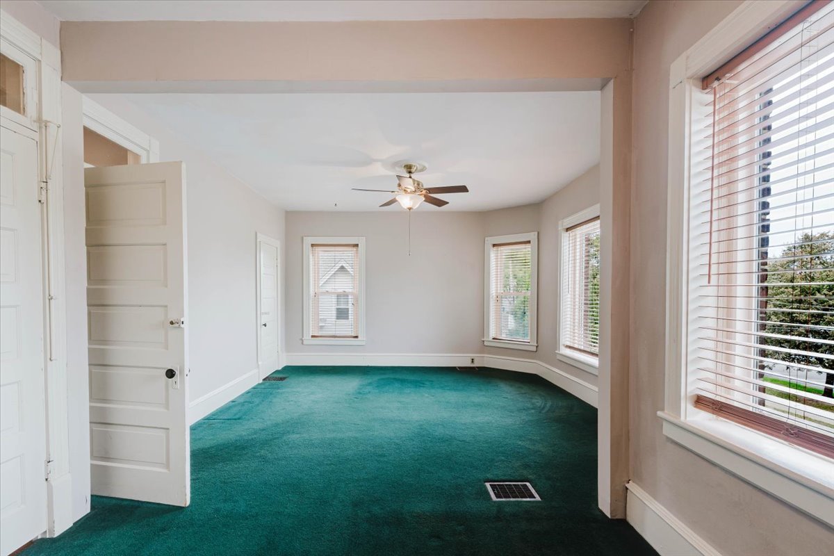 302 W Wood Street Property Photo 35