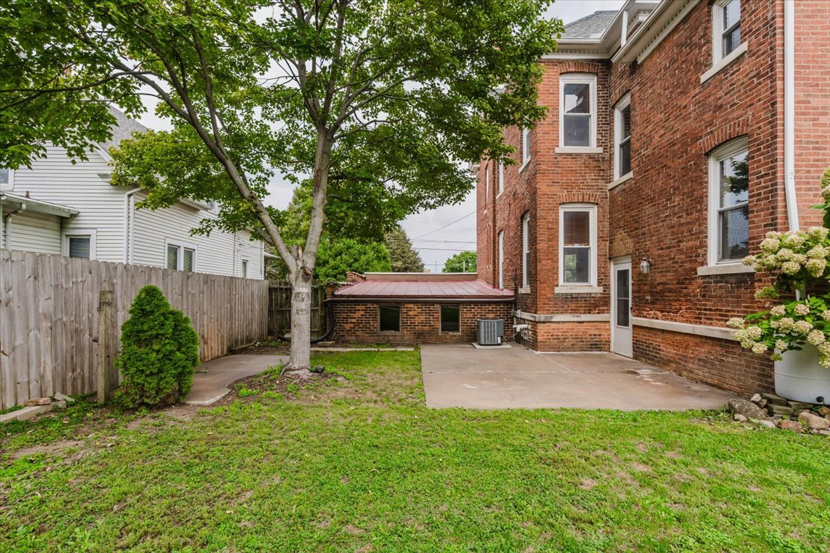 302 W Wood Street Property Photo 52