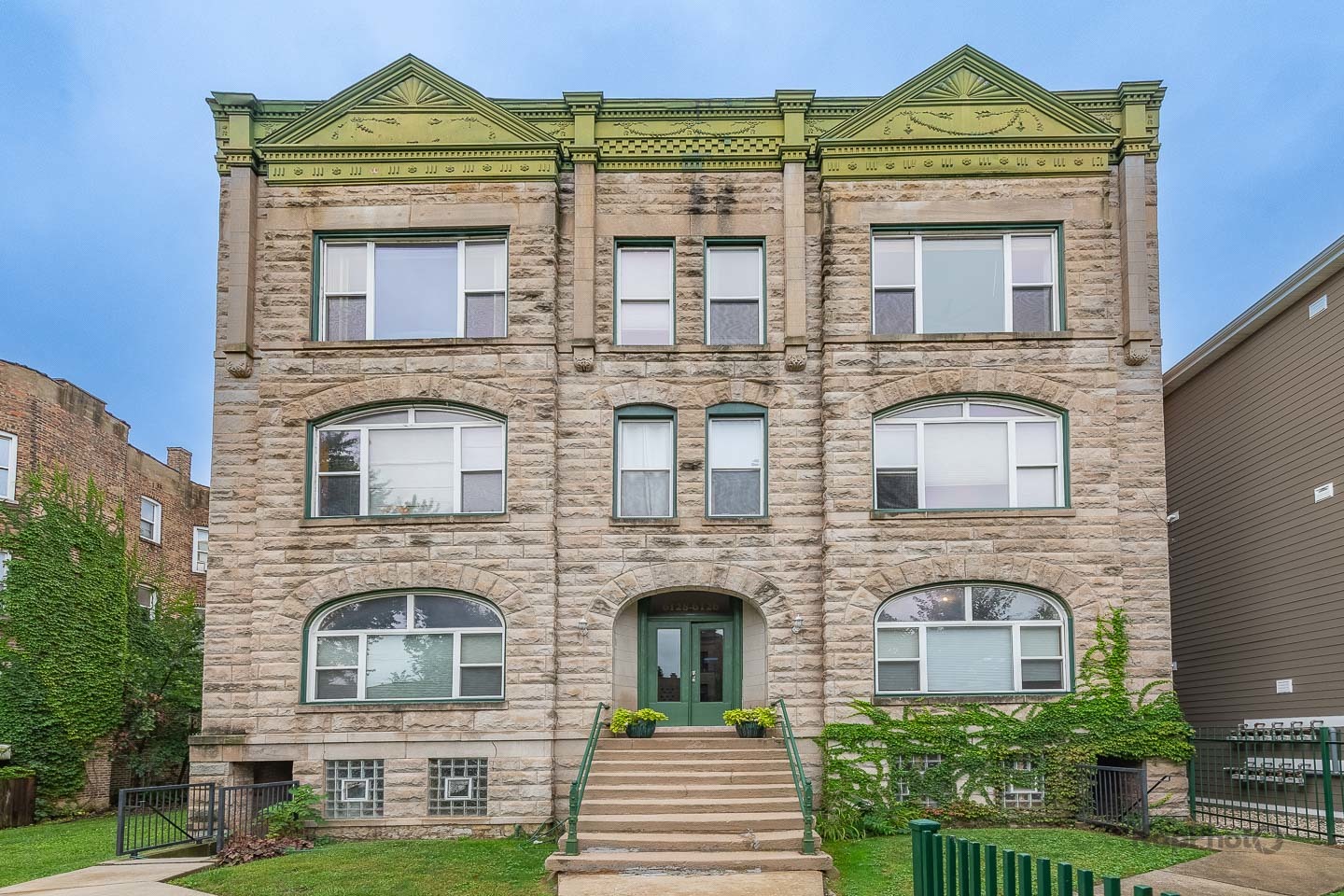 6126 S University Avenue 1 Property Photo 1