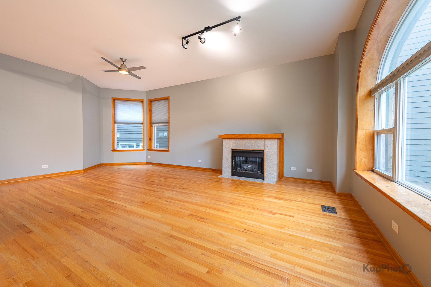 6126 S University Avenue 1 Property Photo 5
