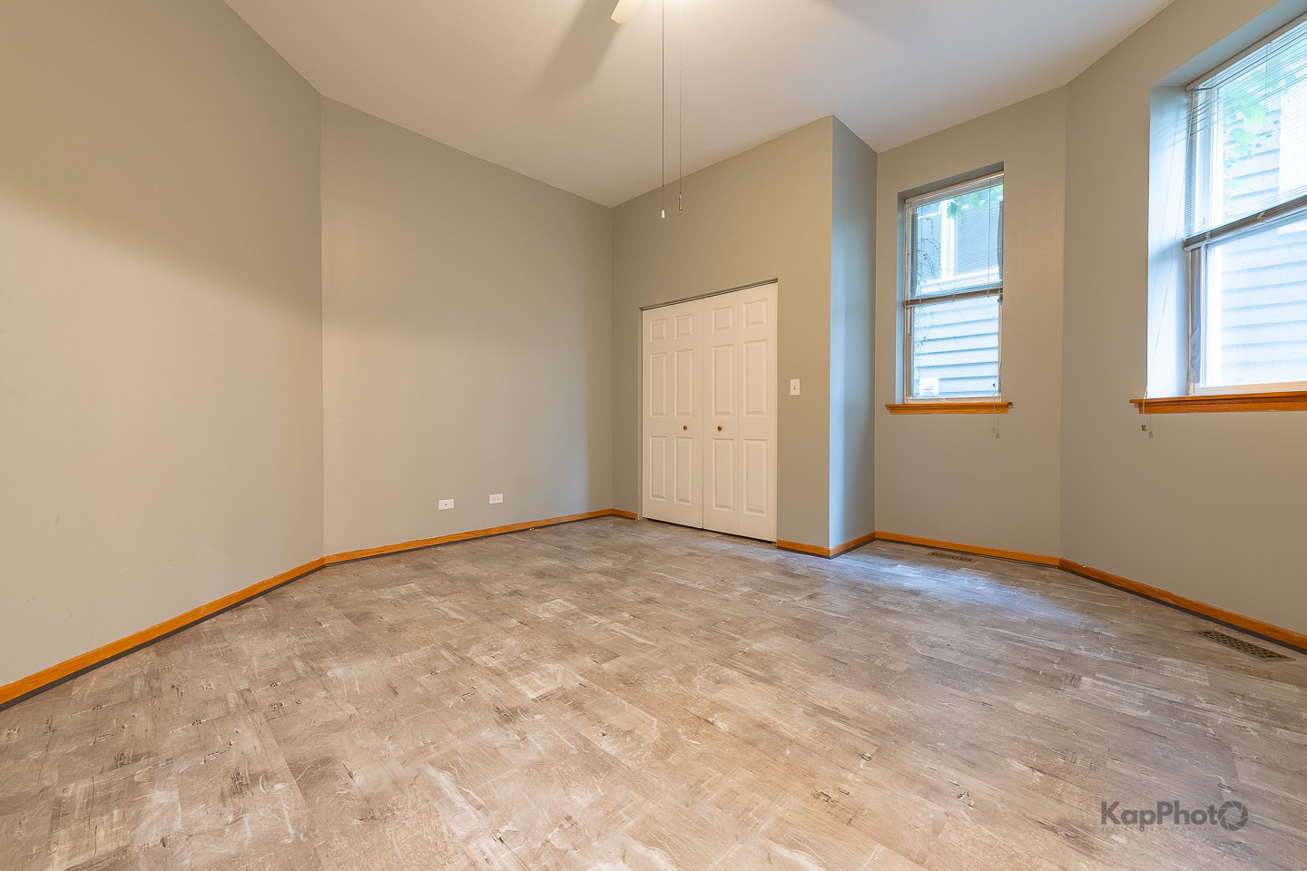 6126 S University Avenue 1 Property Photo 17