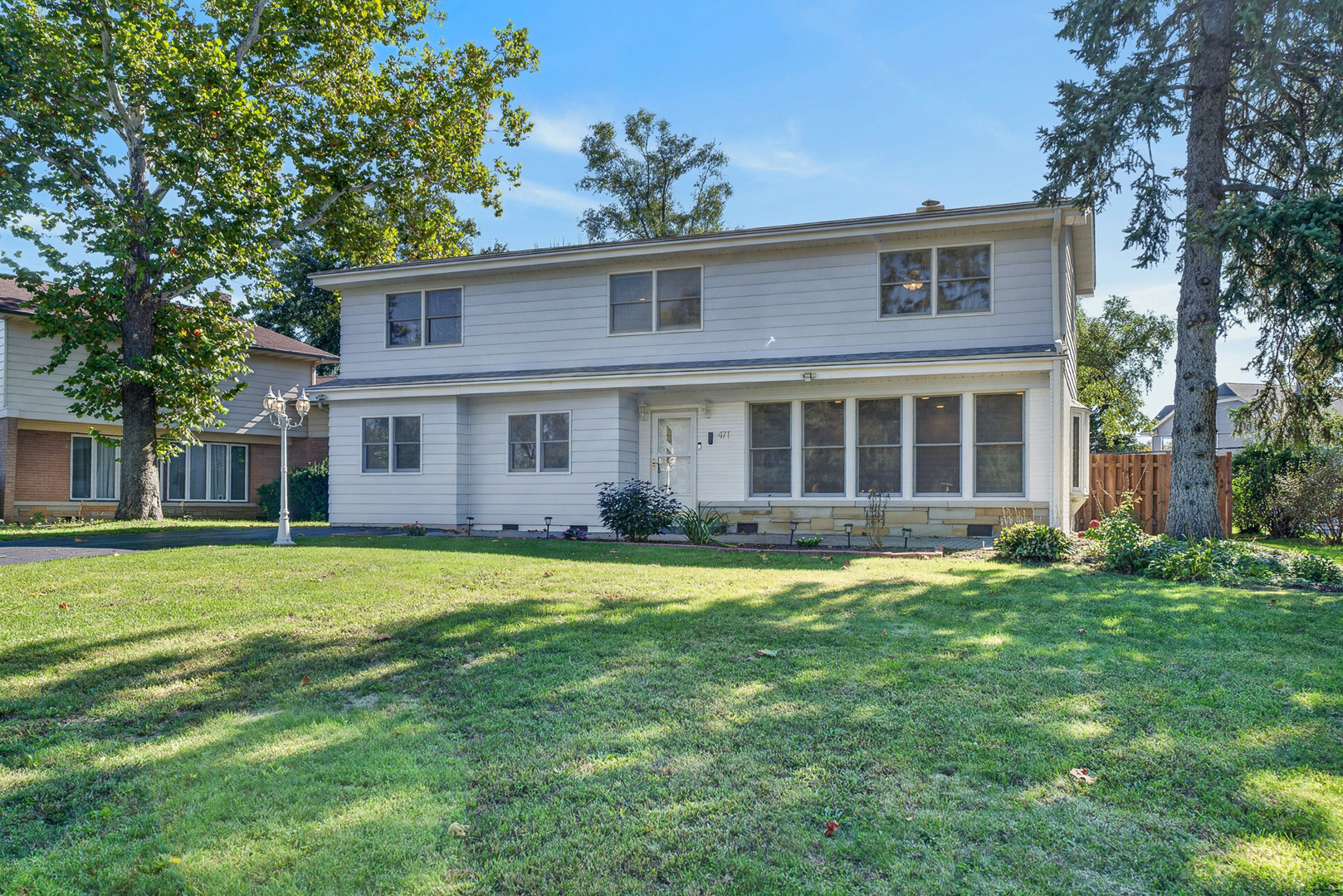 471 E 15th Place Property Photo 1