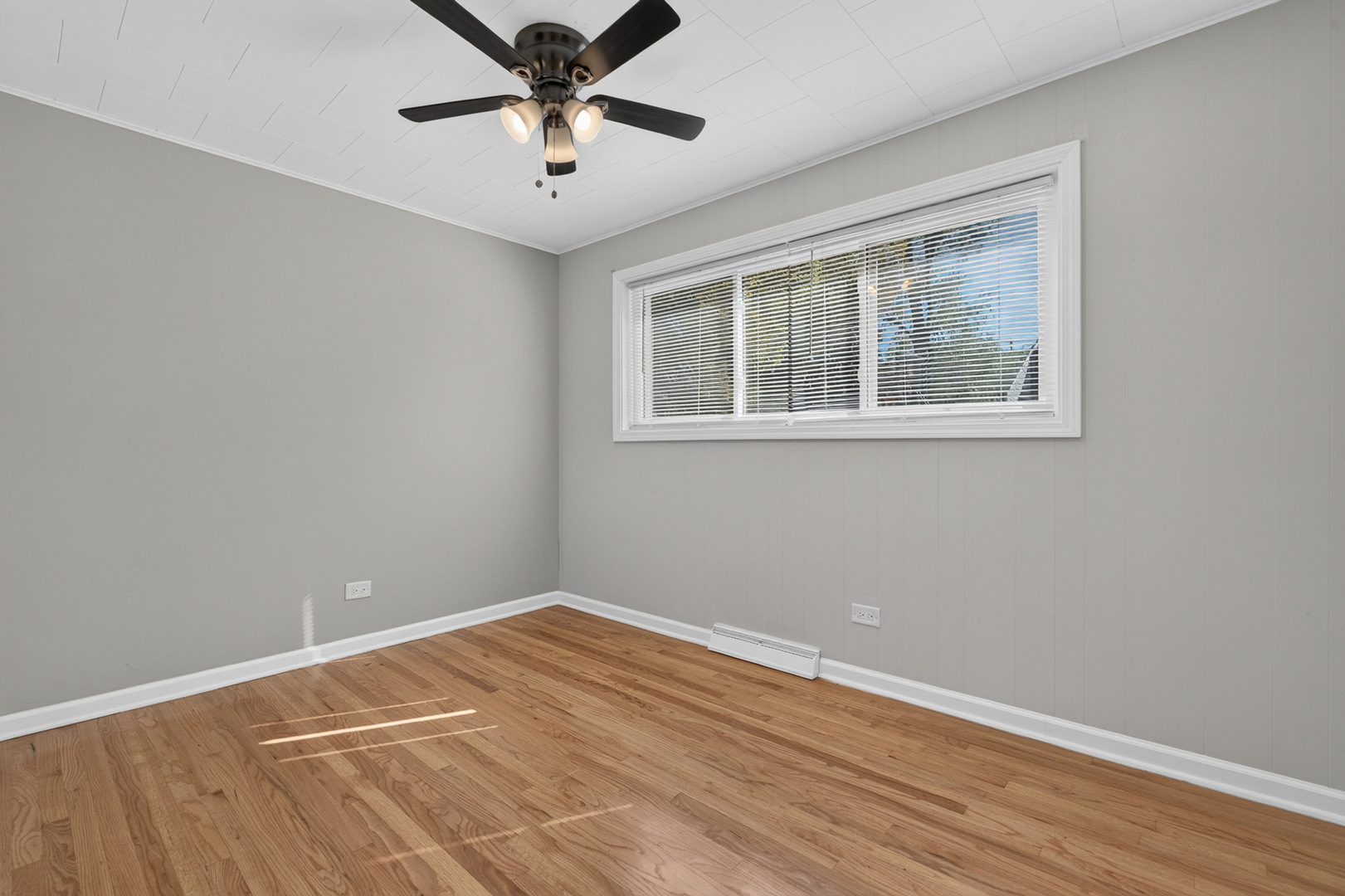 471 E 15th Place Property Photo 10