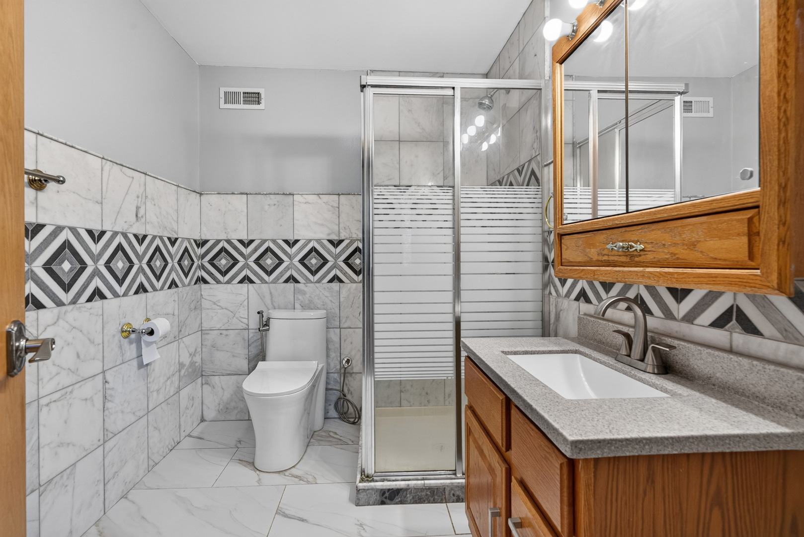 471 E 15th Place Property Photo 16