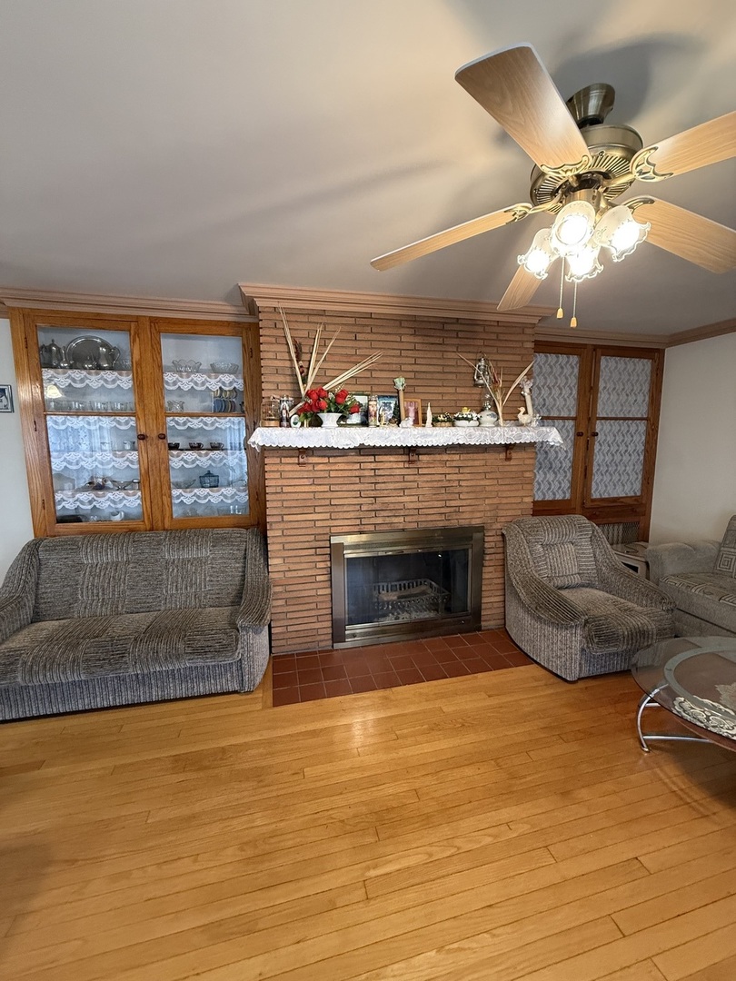9322 S 49th Avenue Property Photo 4