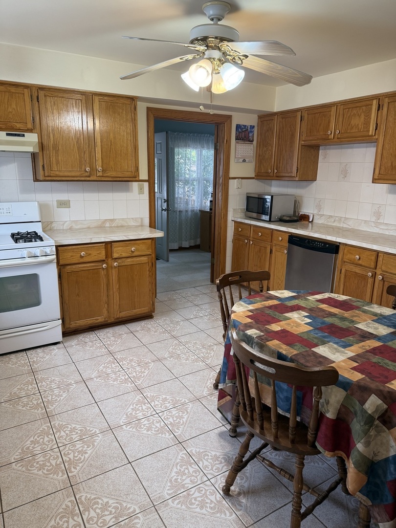 9322 S 49th Avenue Property Photo 6