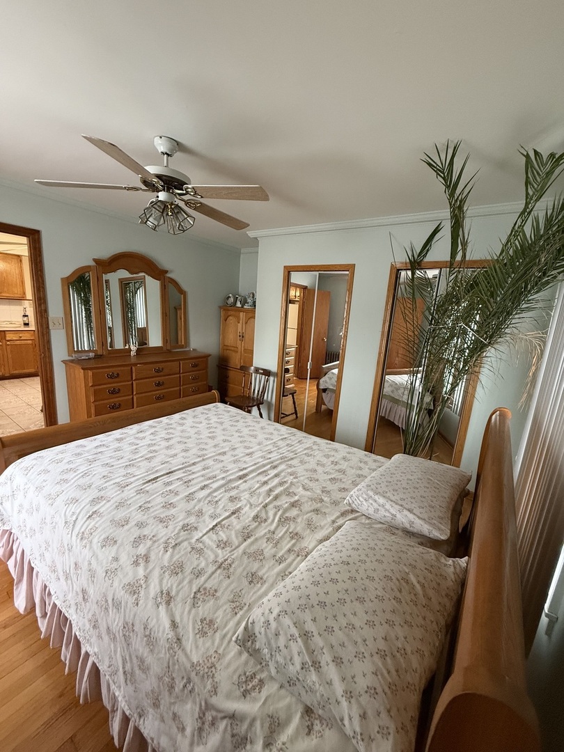 9322 S 49th Avenue Property Photo 8