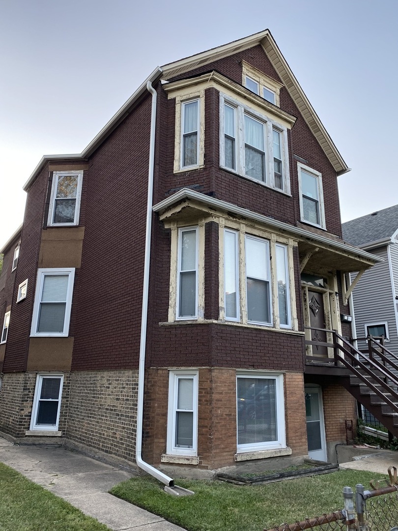 3304 N Albany Avenue Property Photo 1