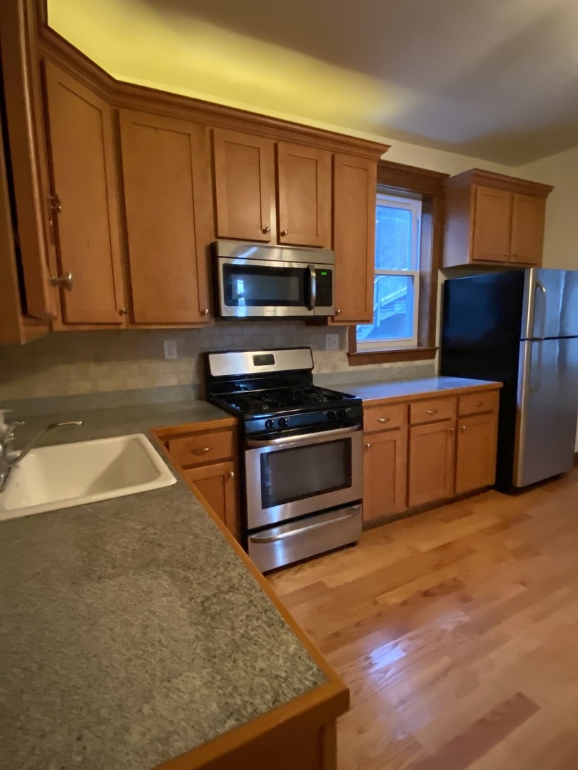 3304 N Albany Avenue Property Photo 5