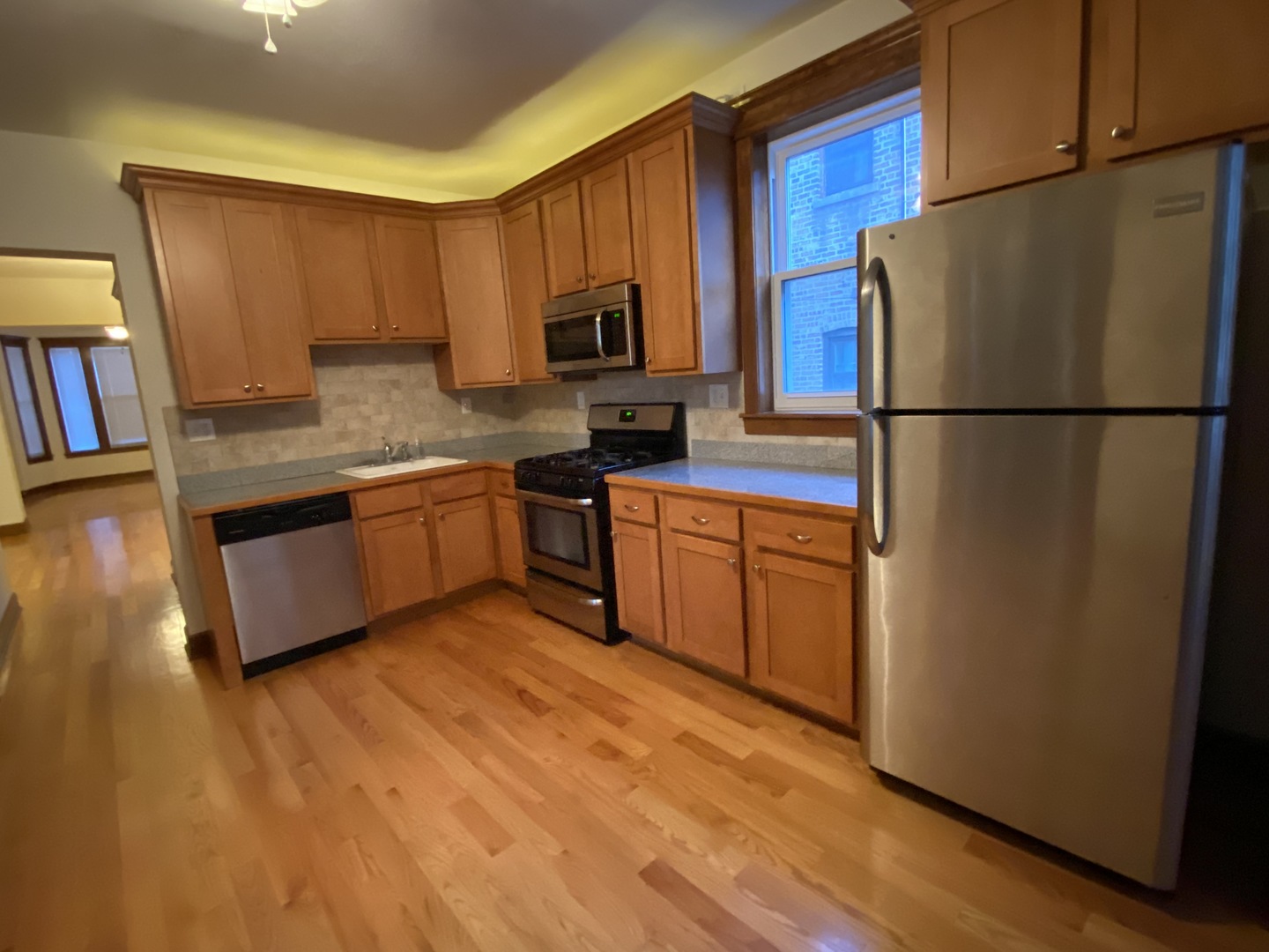 3304 N Albany Avenue Property Photo 6