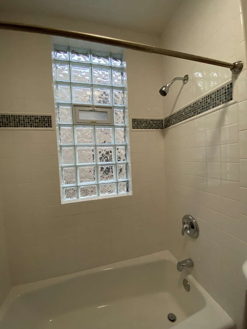 3304 N Albany Avenue Property Photo 8