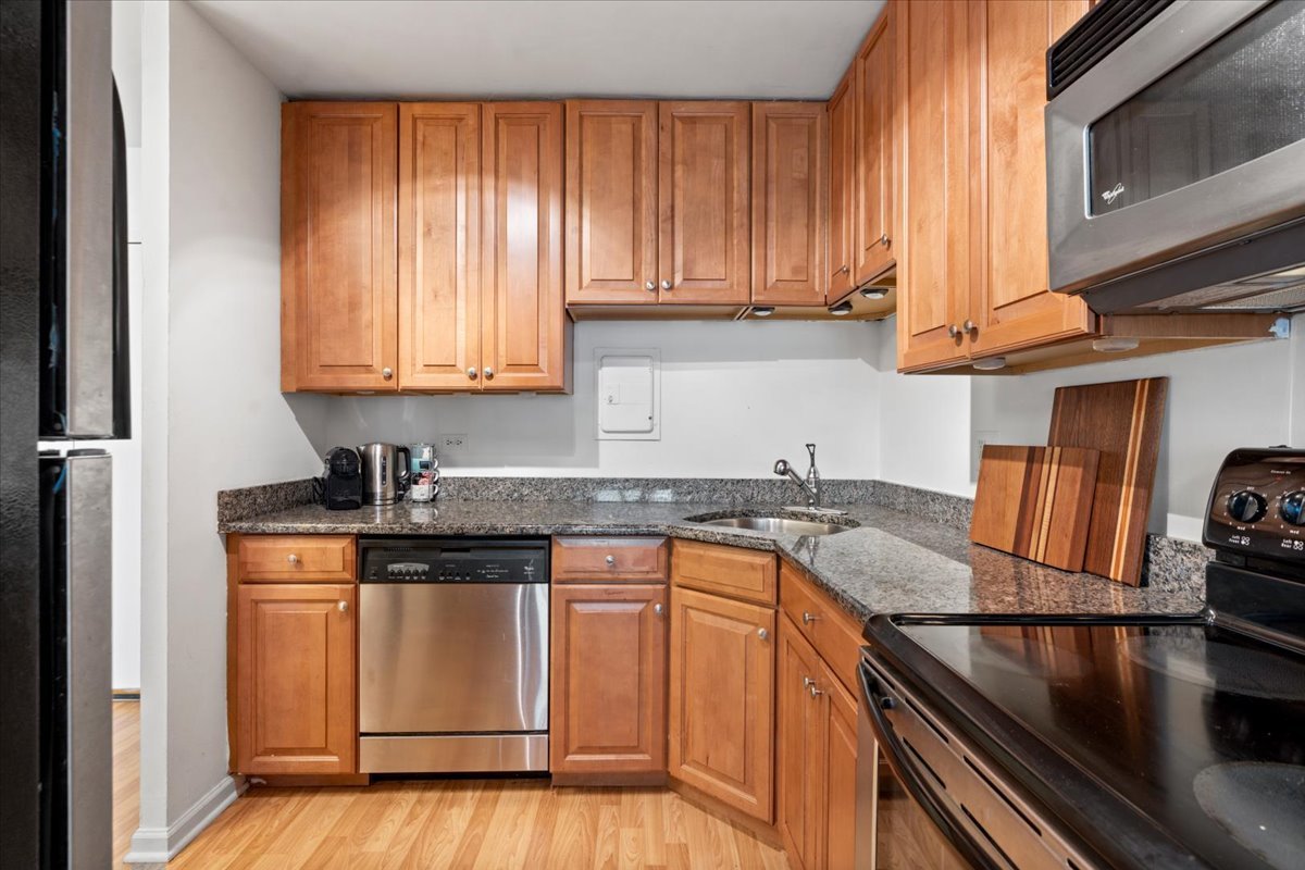 1419 N State Parkway 603 Property Photo 5