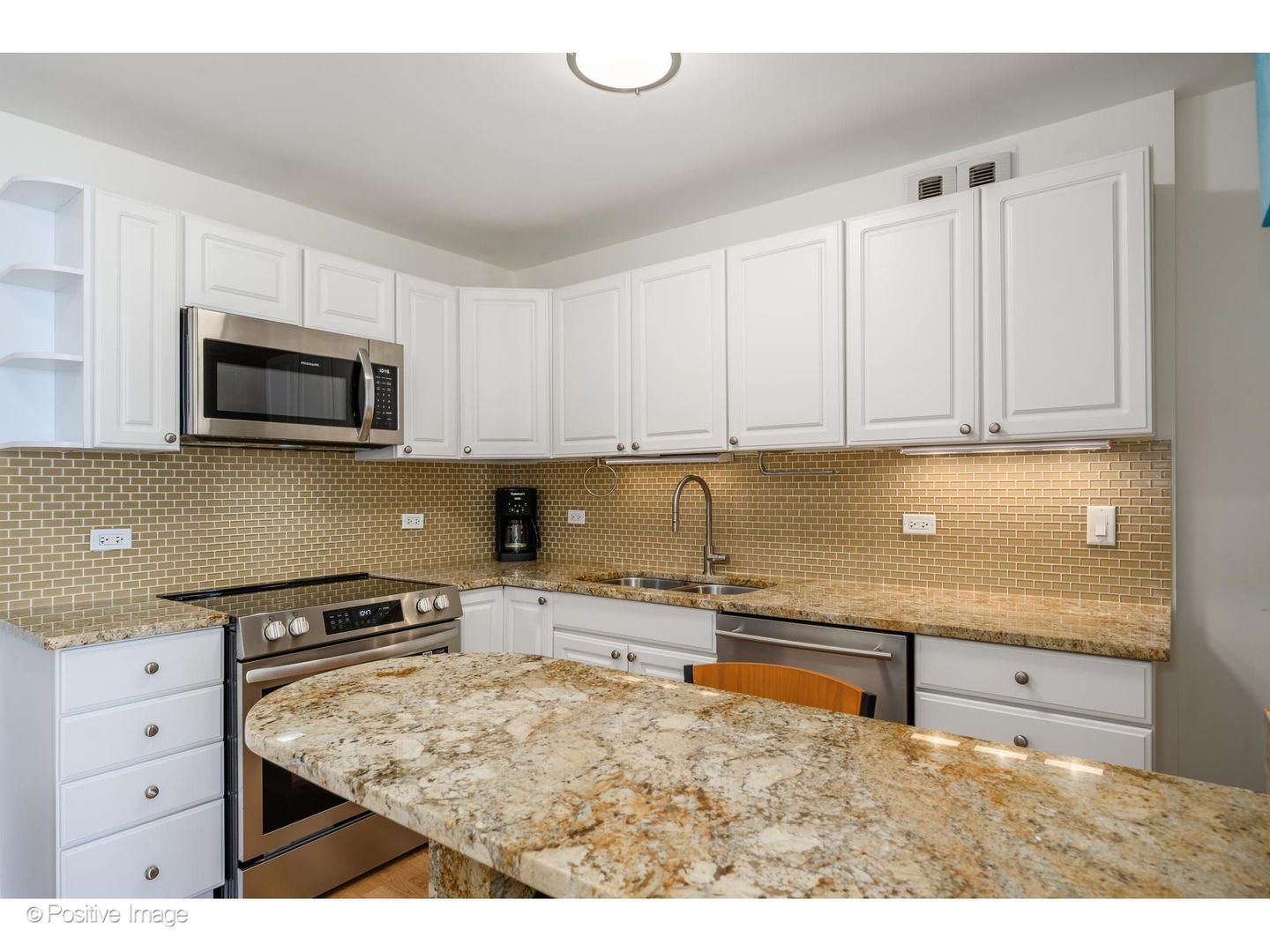 1660 N Lasalle Drive 3403 Property Photo 10